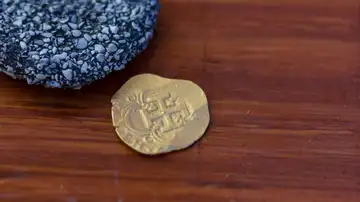 Hallada en Florida una moneda de un galeleón español hundido valorada en 98.000 dólares Hallada en Florida una moneda de un galeleón español hundido valorada en 98.000 dólares