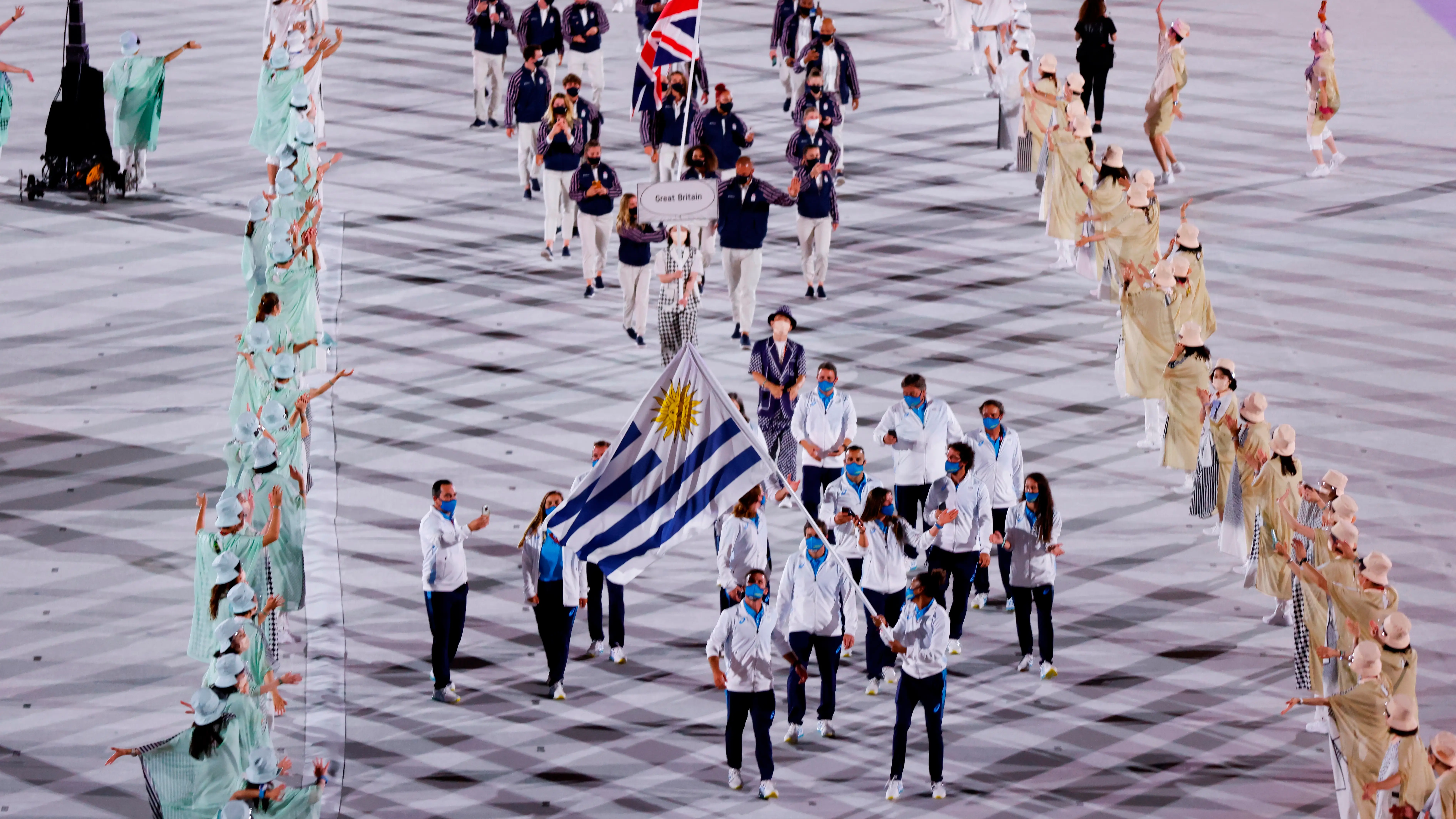 Desfile de Uruguay y Reino Unido en los Juegos Olímpicos de Tokio Desfile de Uruguay y Reino Unido en los Juegos Olímpicos de Tokio