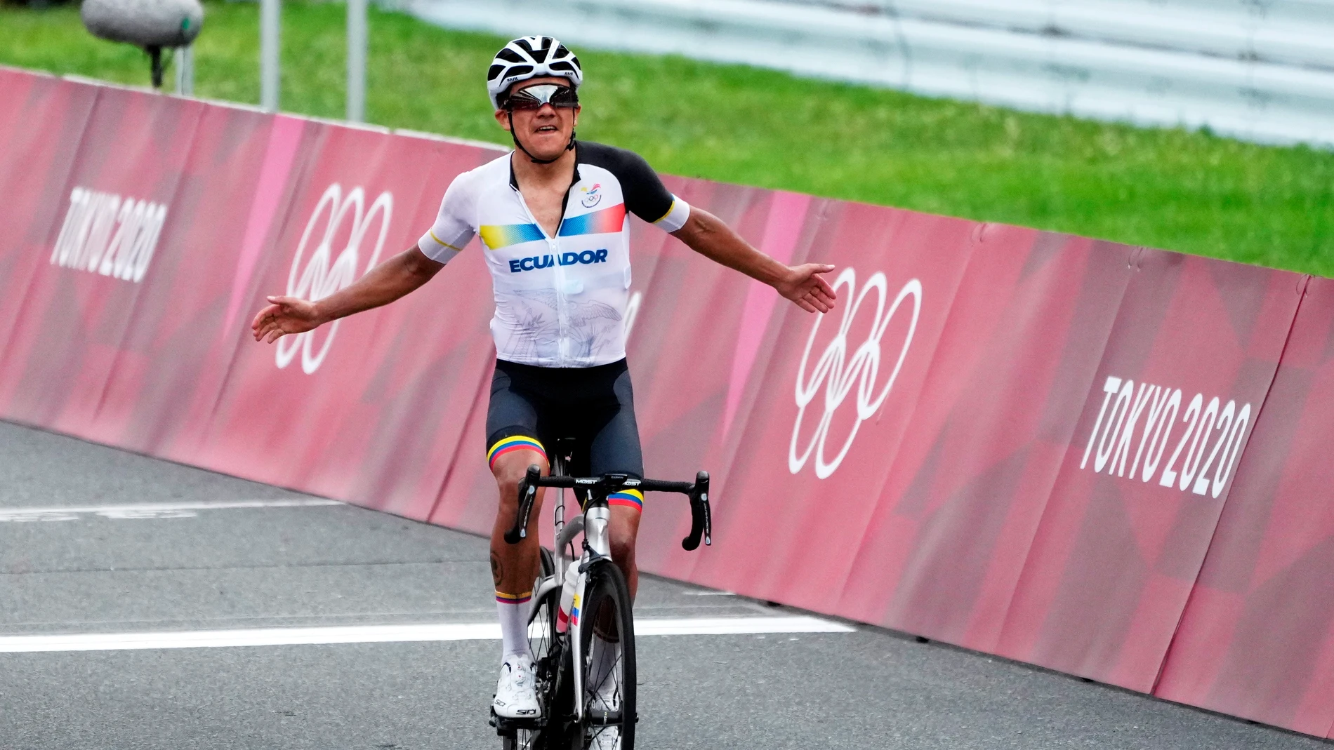 Richard Carapaz consigue el oro olímpico de ciclismo en ruta en los Juegos Olímpicos 2020