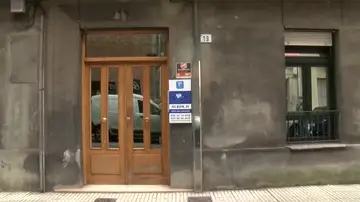 Uno de los detenidos por una presunta violación múltiple en Gijón contactó con las víctimas por redes sociales Uno de los detenidos por una presunta violación múltiple en Gijón contactó con las víctimas por redes sociales