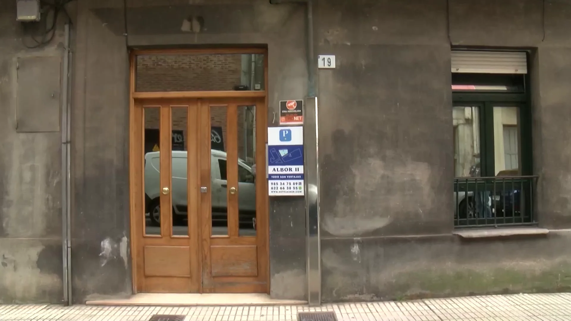 Uno de los detenidos por una presunta violación múltiple en Gijón contactó con las víctimas por redes sociales Uno de los detenidos por una presunta violación múltiple en Gijón contactó con las víctimas por redes sociales
