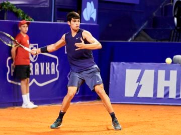 Carlos Alcaraz conquista su primer título ATP en Umag con tan solo 18 años