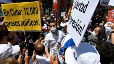 Pablo Casado acude a 'La Marcha por Cuba' en Madrid: 