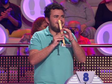 Un concursante toca una sevillana a flauta dulce… ¡con perreo incluido de Arturo Valls!