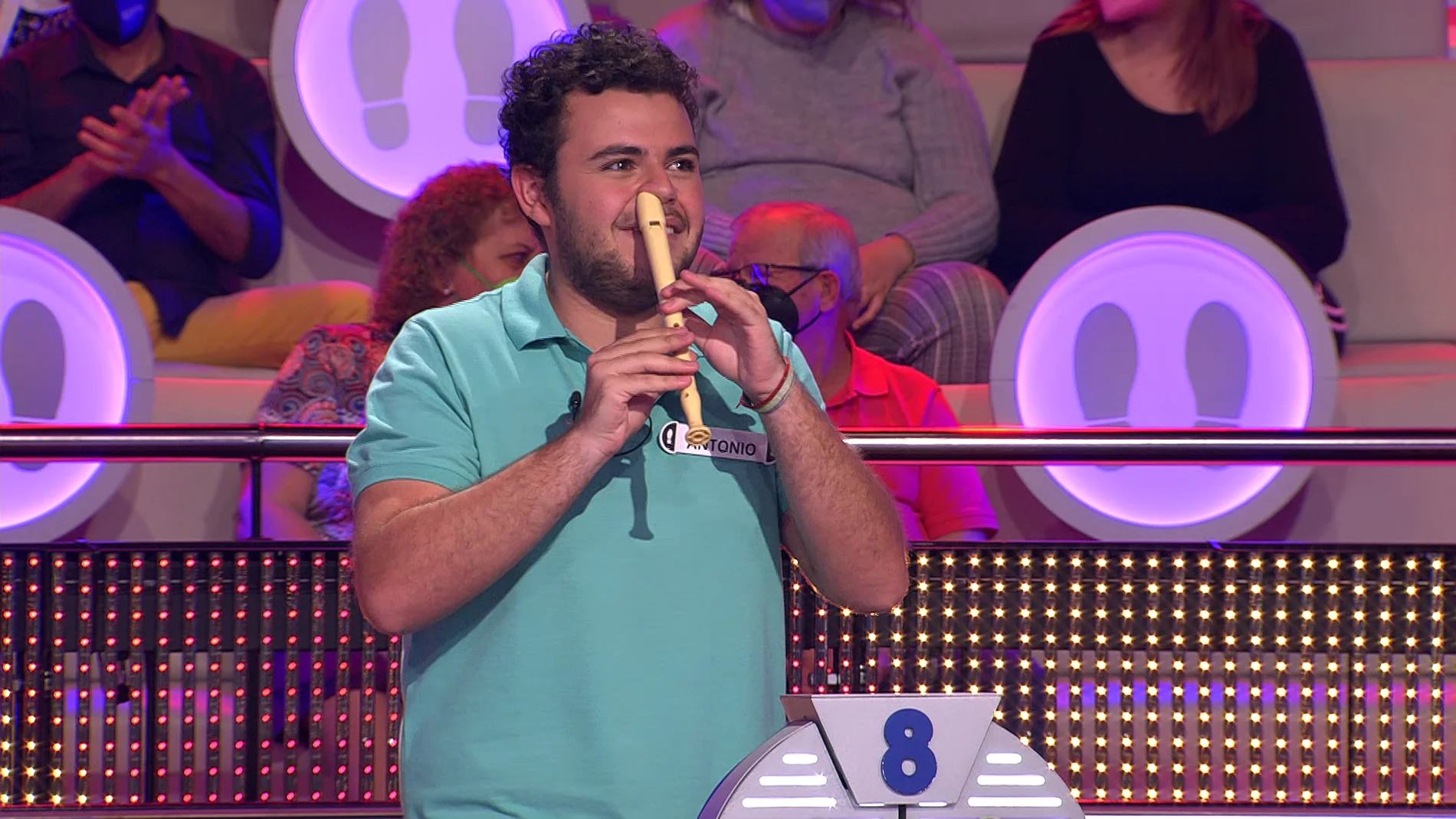 Un concursante toca una sevillana a flauta dulce… ¡con perreo incluido de Arturo Valls!