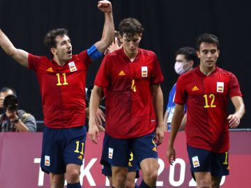 Oyarzabal da la victoria a España frente a Australia y le vale el empate contra Argentina
