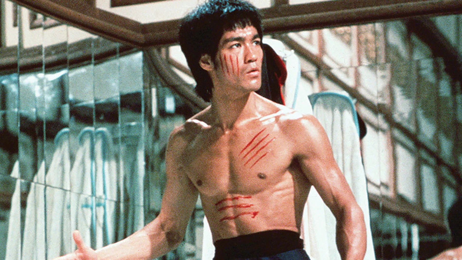 El consumo excesivo de agua mató a Bruce Lee, según un estudio