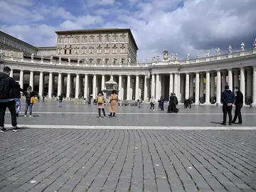 El Vaticano multiplica por 6 su déficit hasta los 66 millones de euros. El Vaticano multiplica por 6 su déficit hasta los 66 millones de euros.
