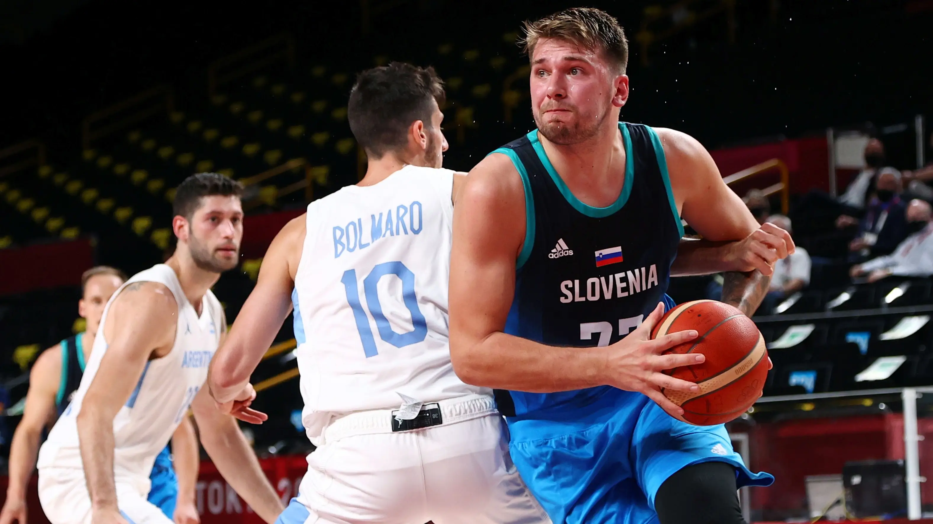 Luka Doncic arrolla a Argentina con 48 puntos y presenta la candidatura de Eslovenia al oro en los JJOO de Tokio Luka Doncic arrolla a Argentina con 48 puntos y presenta la candidatura de Eslovenia al oro en los JJOO de Tokio