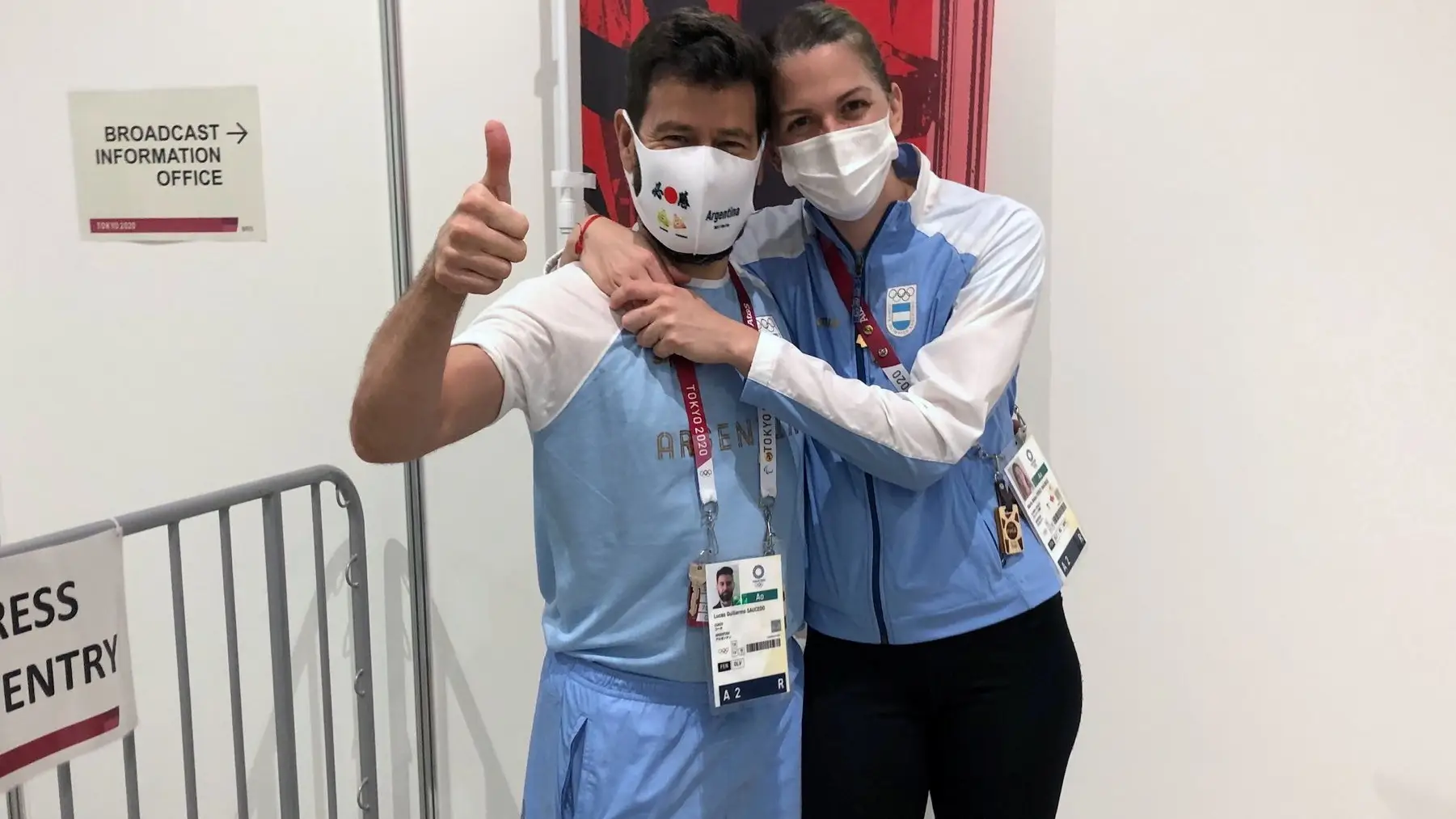 La viral pedida de matrimonio de un entrenador a una esgrimista argentina en pleno directo durante los JJOO