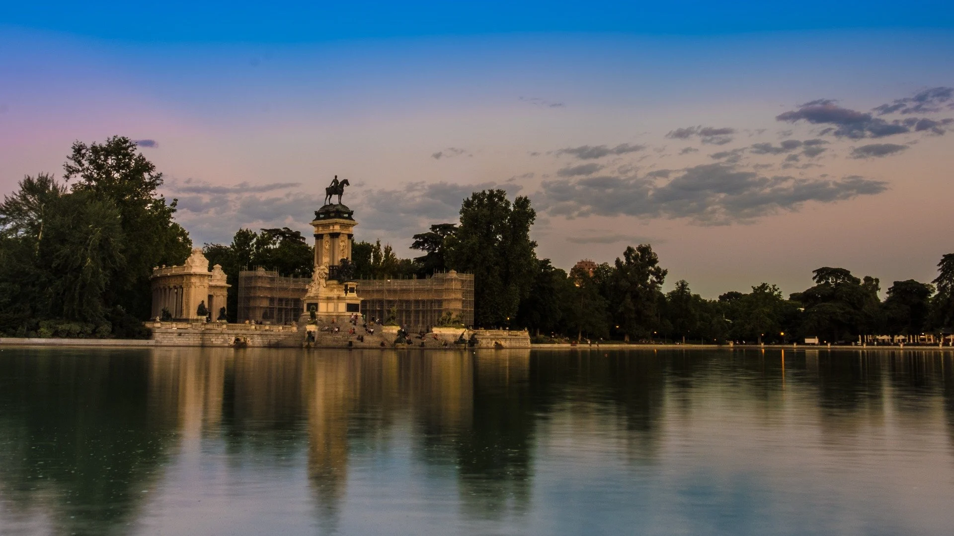 El embajador de la Unesco en España: "¿Para qué ir quieren ir al cielo si ya están en Madrid?" El embajador de la Unesco en España: "¿Para qué ir quieren ir al cielo si ya están en Madrid?"