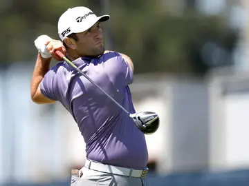 otografía de archivo del golfista Jon Rahm durante una competición en San Francisco (Estados Unidos), el 6 de agosto del 2020. El golfista vizcaíno Jon Rahm, número uno mundial y uno de los grandes favoritos para ganar el torneo olímpico de golf, ha dado positivo en covid-19 y no podrá participar en Tokio 2020, anunció este domingo el Comité Olímpico Español otografía de archivo del golfista Jon Rahm durante una competición en San Francisco (Estados Unidos), el 6 de agosto del 2020. El golfista vizcaíno Jon Rahm, número uno mundial y uno de los grandes favoritos para ganar el torneo olímpico de golf, ha dado positivo en covid-19 y no podrá participar en Tokio 2020, anunció este domingo el Comité Olímpico Español