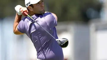 otografía de archivo del golfista Jon Rahm durante una competición en San Francisco (Estados Unidos), el 6 de agosto del 2020. El golfista vizcaíno Jon Rahm, número uno mundial y uno de los grandes favoritos para ganar el torneo olímpico de golf, ha dado positivo en covid-19 y no podrá participar en Tokio 2020, anunció este domingo el Comité Olímpico Español otografía de archivo del golfista Jon Rahm durante una competición en San Francisco (Estados Unidos), el 6 de agosto del 2020. El golfista vizcaíno Jon Rahm, número uno mundial y uno de los grandes favoritos para ganar el torneo olímpico de golf, ha dado positivo en covid-19 y no podrá participar en Tokio 2020, anunció este domingo el Comité Olímpico Español