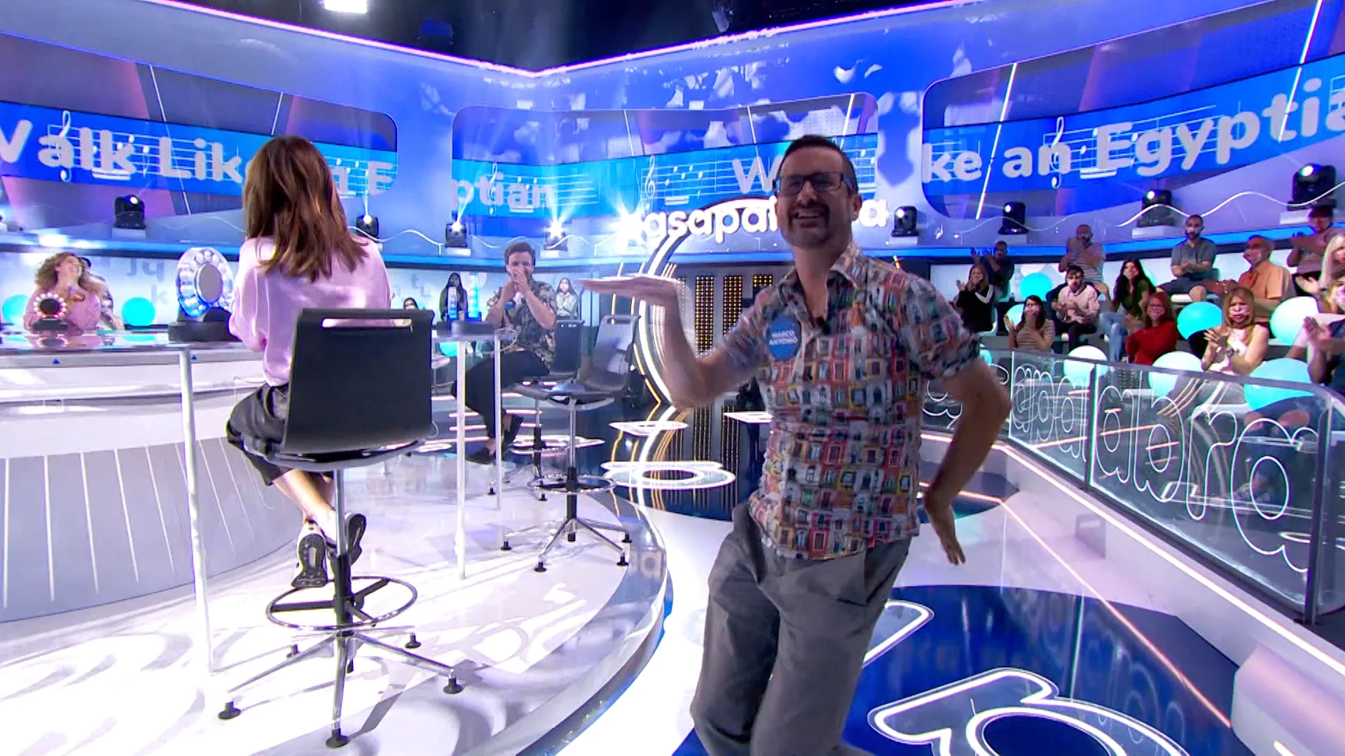 “¡Madre mía qué acento!”: Marco Antonio convierte el plató en un karaoke gracias a ‘Walk Like an Egyptian’ “¡Madre mía qué acento!”: Marco Antonio convierte el plató en un karaoke gracias a ‘Walk Like an Egyptian’