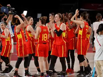 Jugadoras de España celebran su victoria Jugadoras de España celebran su victoria