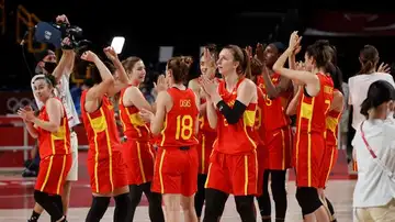 Jugadoras de España celebran su victoria Jugadoras de España celebran su victoria