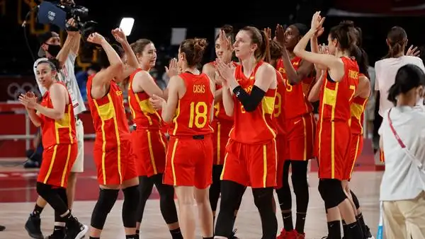 Jugadoras de España celebran su victoria Jugadoras de España celebran su victoria