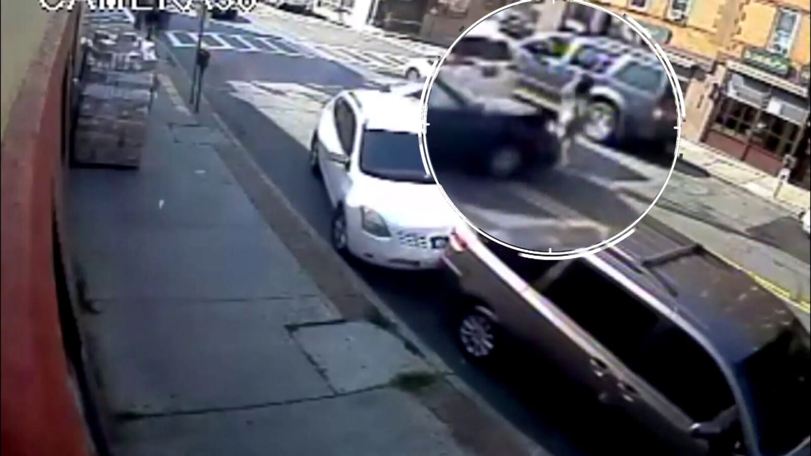 Un bebé de ocho meses y su madre sobreviven tras ser embestidas por un coche en Nueva York