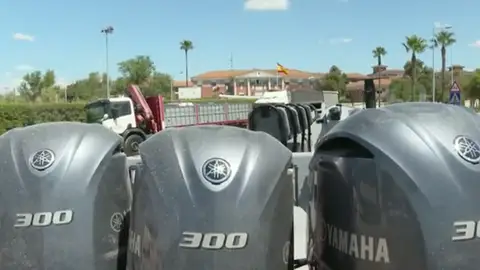 Narcolanchas aparcadas en las calles de Dos Hermanas Narcolanchas aparcadas en las calles de Dos Hermanas