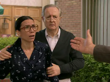 Anabel, arrancada de los brazos de Manolita: ¡detenida en plena Plaza de los Frutos! Anabel, arrancada de los brazos de Manolita: ¡detenida en plena Plaza de los Frutos!