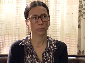 Manolita, interrogada por el inspector Ramos: ¿saldrá libre de sospecha por esconder a Anabel? Manolita, interrogada por el inspector Ramos: ¿saldrá libre de sospecha por esconder a Anabel?