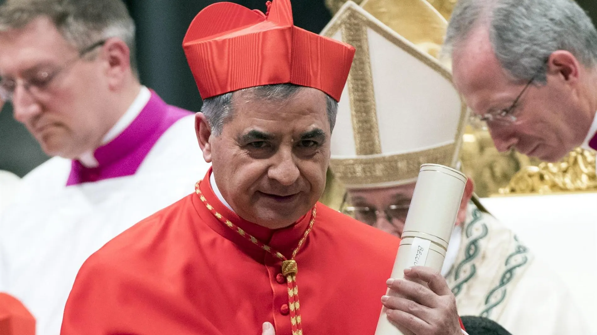 El exprefecto de la Congregación para las Causas de los Santos, el cardenal Angelo Becciu. 