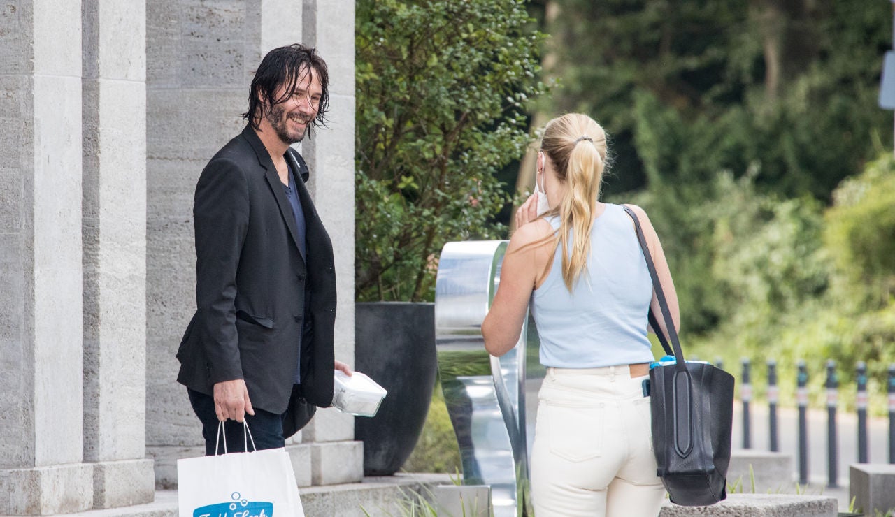 La simpatía de Keanu Reeves con su asistente