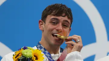 El mensaje de Tom Daley tras ganar el oro en Tokio 2020: "Orgulloso de ser gay y campeón olímpico" El mensaje de Tom Daley tras ganar el oro en Tokio 2020: "Orgulloso de ser gay y campeón olímpico"