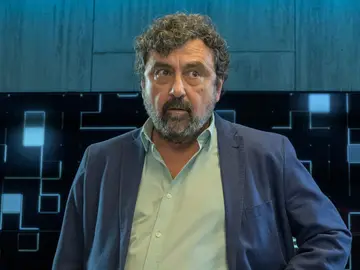 Paco Tous, ganador del Premio Mejor Actor por ‘Los Hombres de Paco’ en el Festival de cine y televisión de León Paco Tous, ganador del Premio Mejor Actor por ‘Los Hombres de Paco’ en el Festival de cine y televisión de León