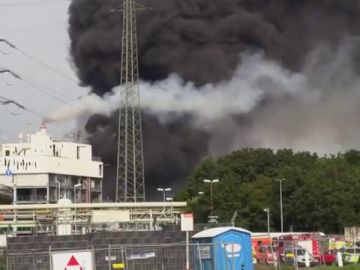 Alemania declara en Leverkusen "zona de peligro extremo" tras una explosión química que deja varios heridos y desaparecidos