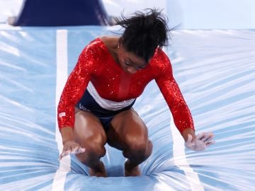 Simone Biles se retira lesionada tras un mal apoyo en la prueba de potro de los Juegos Olímpicos