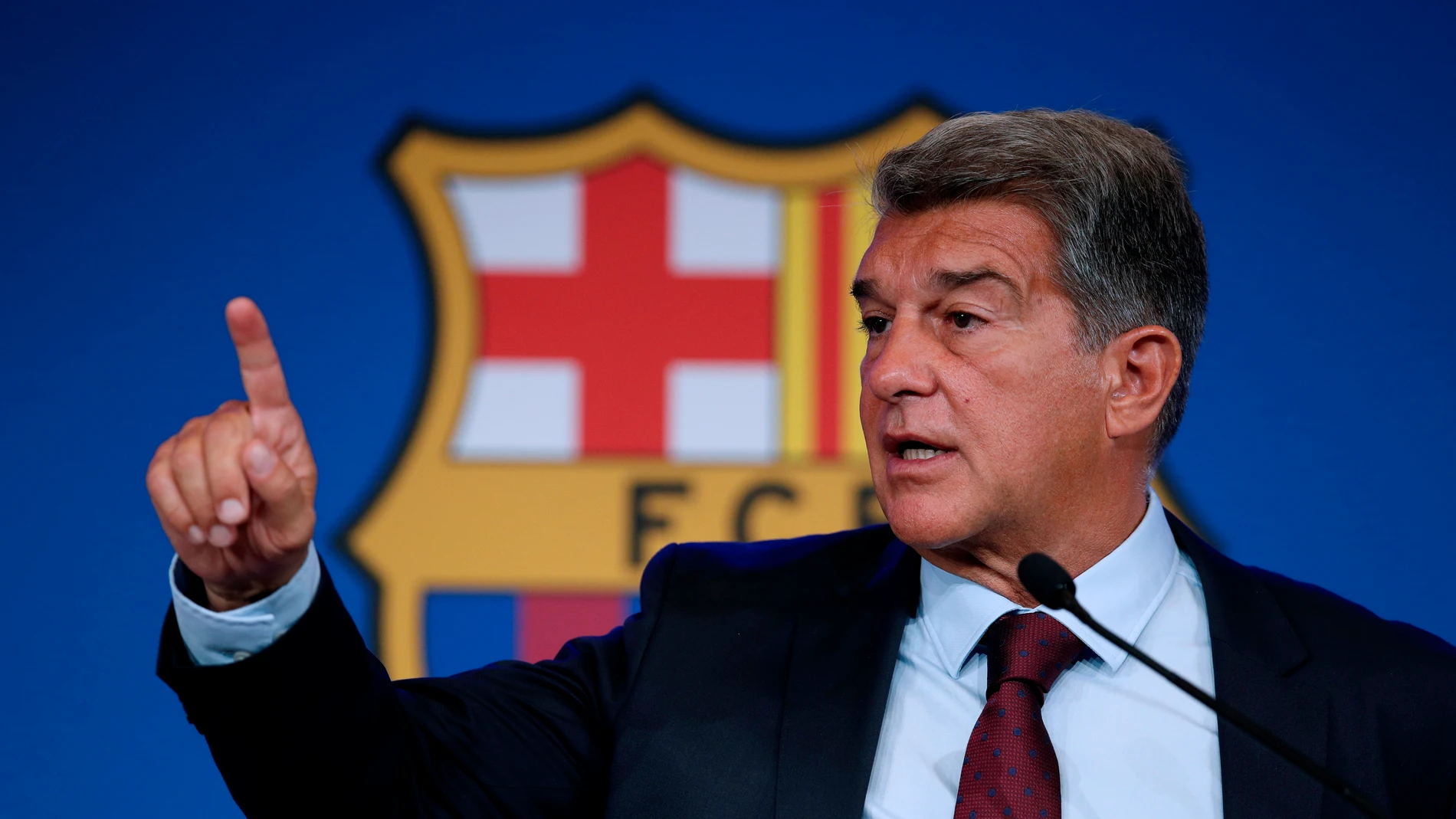Barcelona declara 481 millones de euros en pérdidas y ratifica a Ronald Koeman