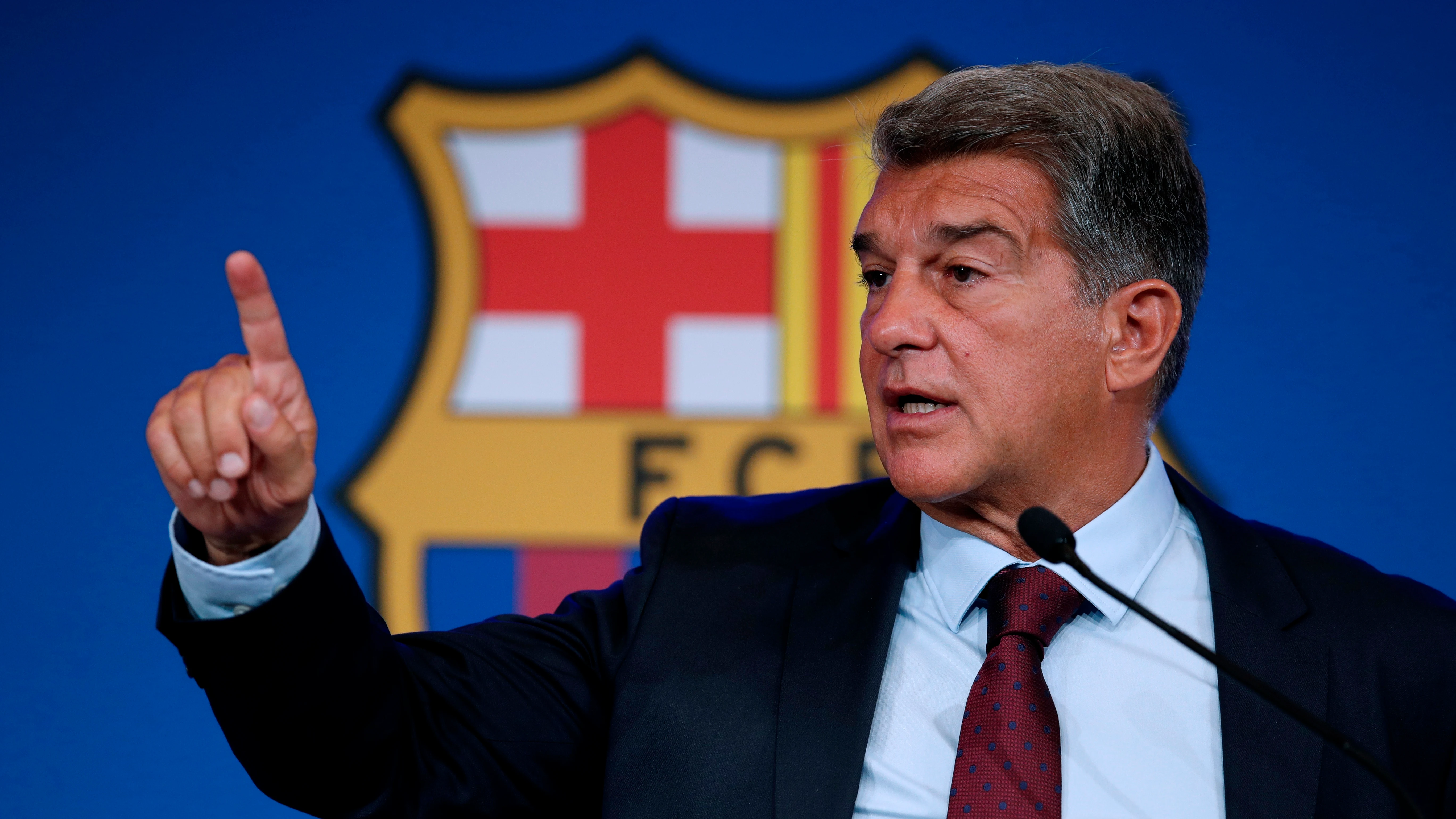 Barcelona declara 481 millones de euros en p&eacute;rdidas y ratifica a Ronald Koeman
