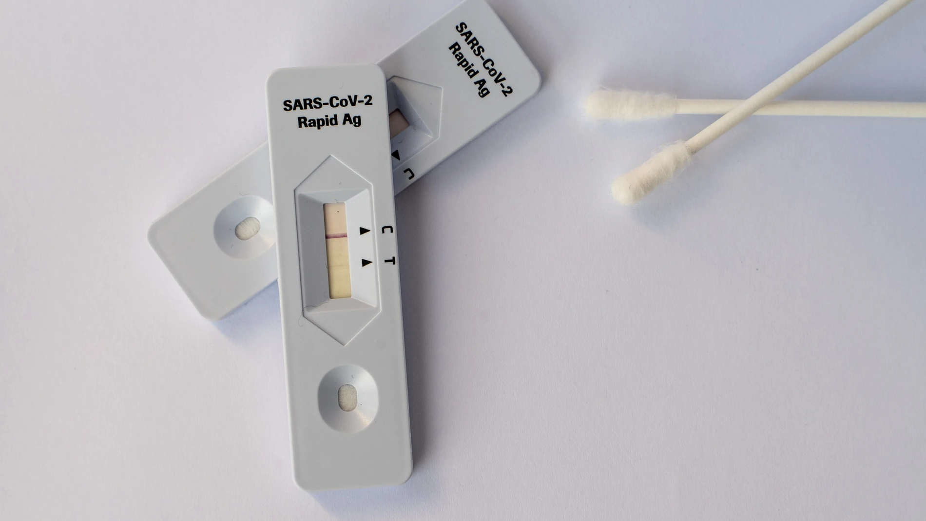 Las farmacias podrán vender test de antígenos de uso profesional ante la escasez de pruebas