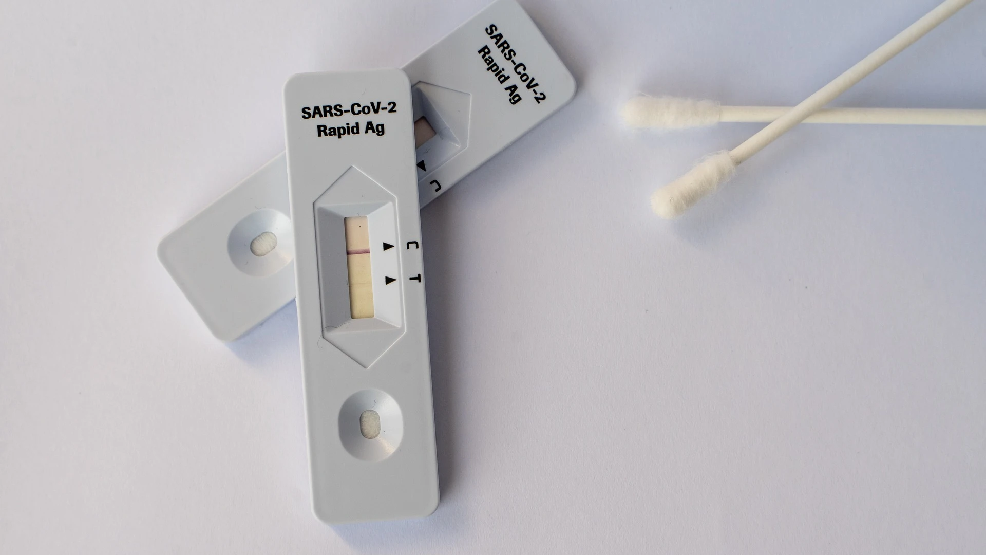 Las farmacias podrán vender test de antígenos de uso profesional ante la escasez de pruebas Las farmacias podrán vender test de antígenos de uso profesional ante la escasez de pruebas