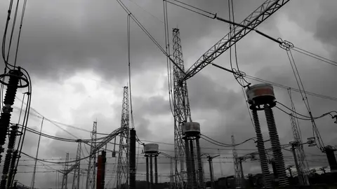 El Congreso aprueba la propuesta del Gobierno y recorta beneficios a las eléctricas para rebajar la luz un 22% El Congreso aprueba la propuesta del Gobierno y recorta beneficios a las eléctricas para rebajar la luz un 22%