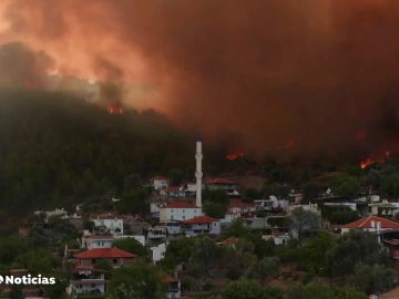 Las impactantes imágenes en 'time lapse' que muestran el avance de las llamas en Turquía