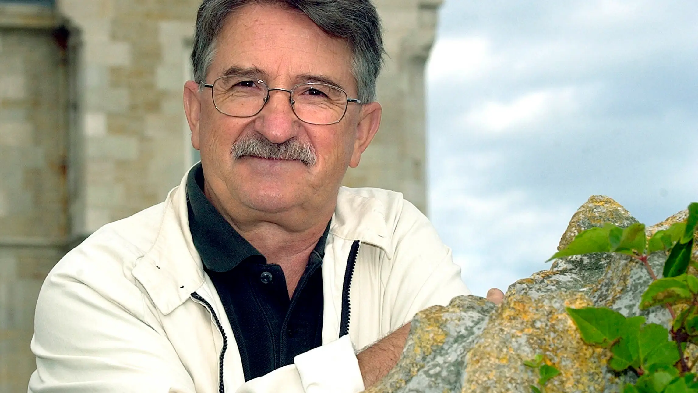 Muere Mikel Azurmendi, uno de los fundadores del Foro de Ermua y 'Basta Ya' Muere Mikel Azurmendi, uno de los fundadores del Foro de Ermua y 'Basta Ya'