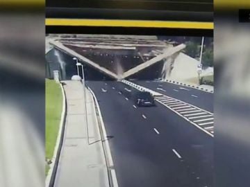 Una viga se desploma de un túnel segundos después de que pasara un coche en Madrid
