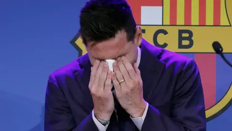 Leo Messi, emocionado en su acto de despedida del Barcelona Leo Messi, emocionado en su acto de despedida del Barcelona