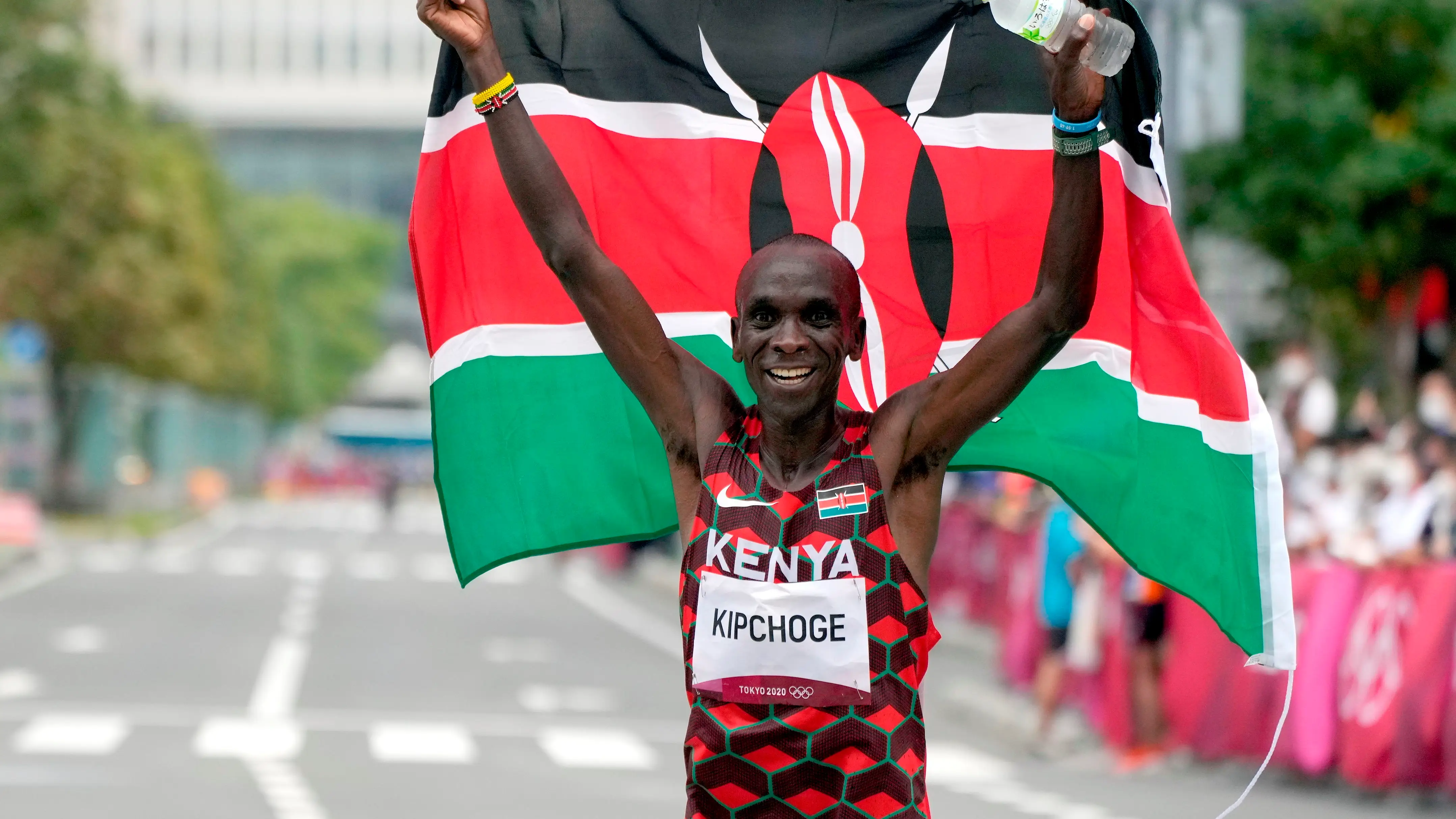 Kipchoge agranda su leyenda y gana su segundo oro olímpico seguido en la maratón Kipchoge agranda su leyenda y gana su segundo oro olímpico seguido en la maratón