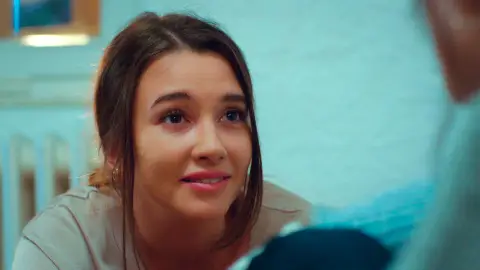 Candan y Sevgi darán una oportunidad al amor de Demir y Ugur tras ser liberadas Mejores momentos capítulo 30