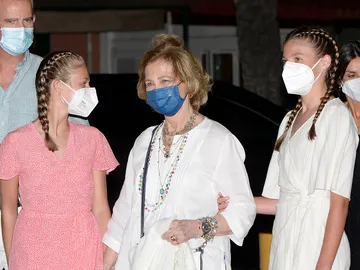 La reina Sofía junto a sus nietas La reina Sofía junto a sus nietas