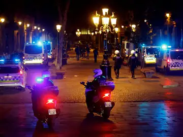 Cullera cierra las playas por la noche para evitar botellones Cullera cierra las playas por la noche para evitar botellones