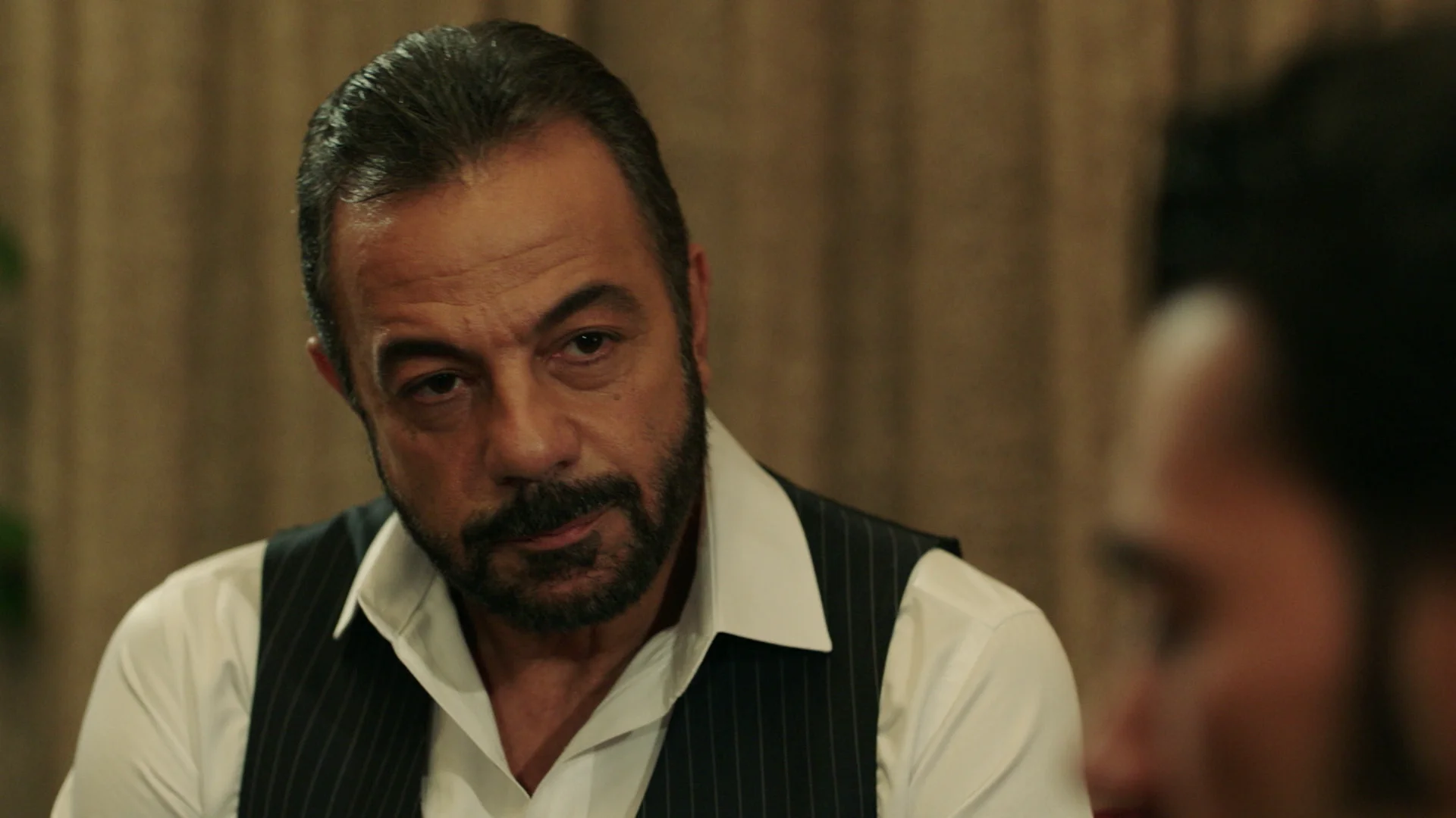Fekili a Yilmaz: “Gülten está enamorada de ti” Para Yilmaz no es ningún secreto lo que Gülten siente por él