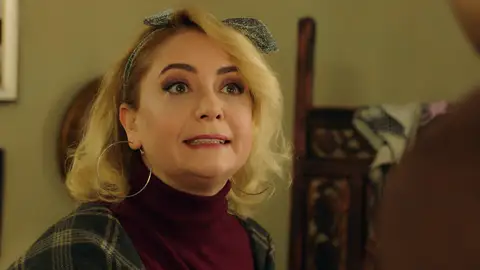 Sermin culpa a Gülten de robar sus joyas: “Es una ladrona” Demir le pide a Sermin que se calme y que no la acuse sin pruebas