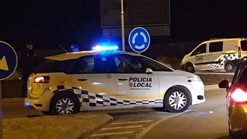 Un coche de la Polic&iacute;a Local de Calvi&agrave;