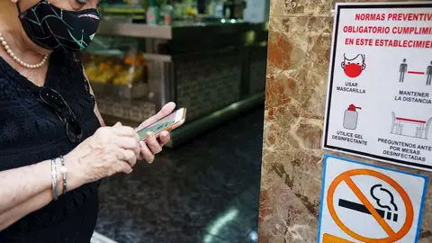 Francia ya exige el certificado Covid para entrar en interiores y estaciones de transportes Francia ya exige el certificado Covid para entrar en interiores y estaciones de transportes