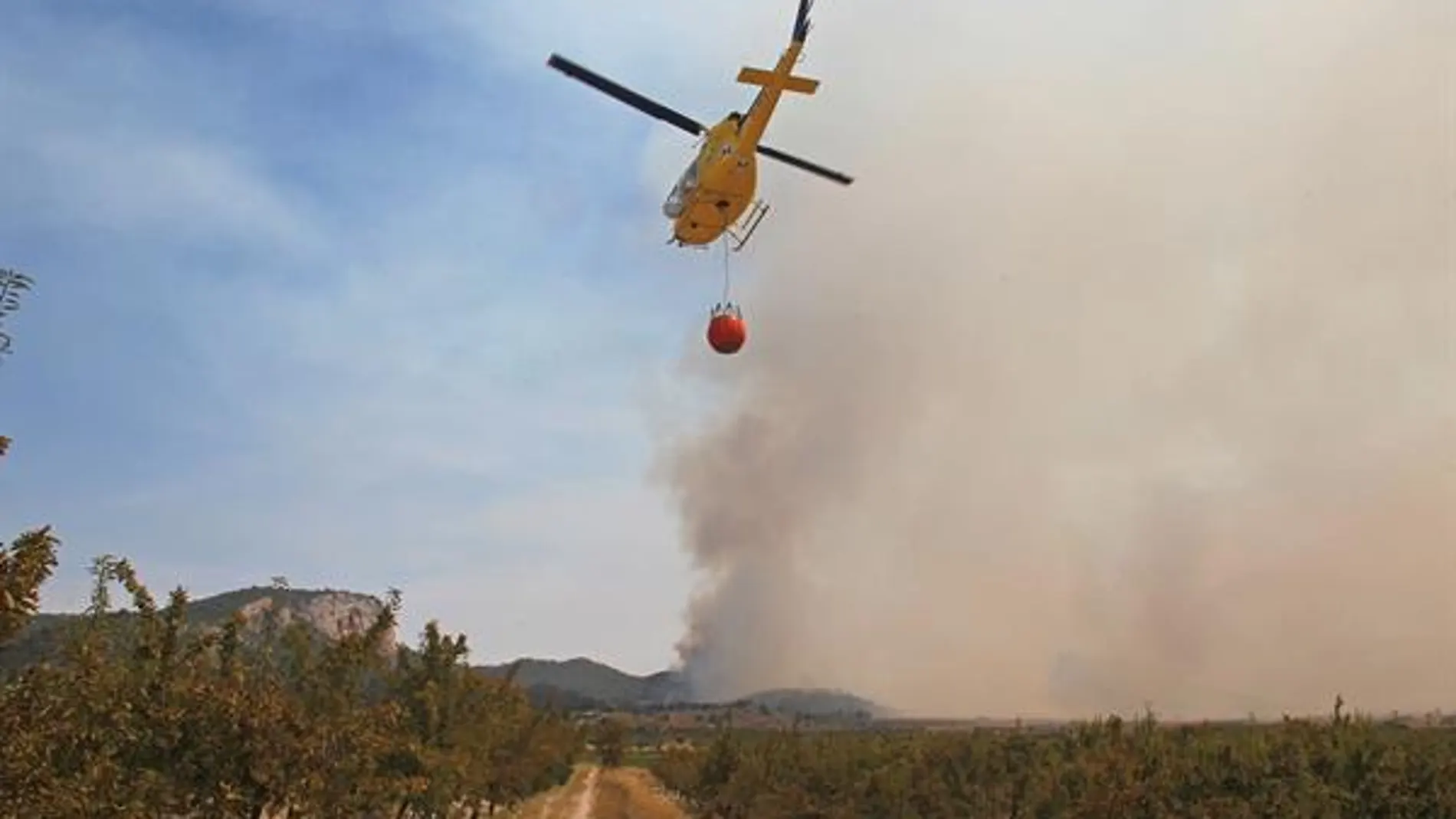 Empeora el incendio de Alcaracejos, en Córdoba, que ya ha arrasado más de 370 hectáreas