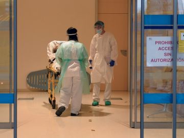 Según los datos facilitados por el Ministerio de Sanidad este lunes, la situación mas preocupante en las ucis está en Cataluña, con un 49,7 % de ocupación, seguida de las de Madrid, con el 31,3%, y Aragón, con el 22,5%